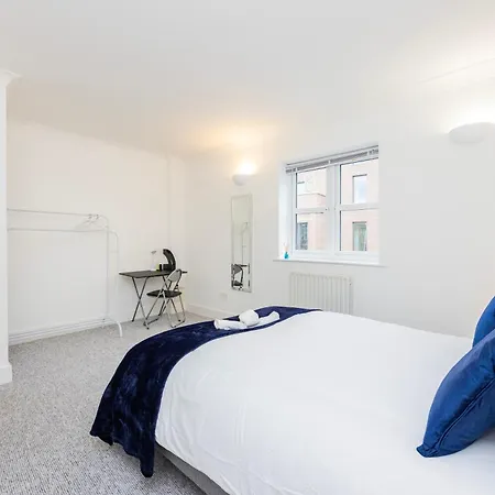 Cozy City Haven - Bright 2Br Apartment, Central Stay Next To Major Station London Exterior photo
